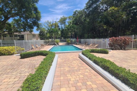 Condo in Deerfield Beach, Florida, 2 bedrooms  № 1811528 - photo 14
