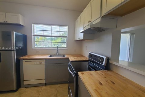 Condo in Deerfield Beach, Florida, 2 bedrooms  № 1811528 - photo 2