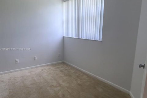 Condo in Deerfield Beach, Florida, 2 bedrooms  № 1811528 - photo 29
