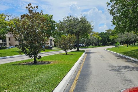 Condo in Deerfield Beach, Florida, 2 bedrooms  № 1811528 - photo 12