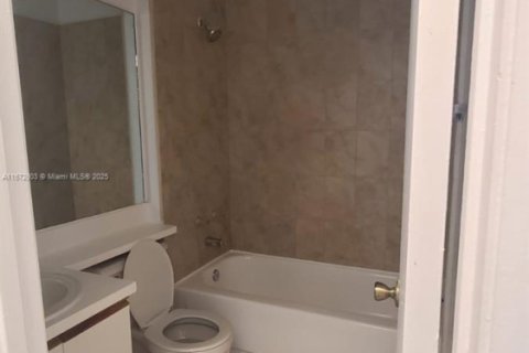 Condo in Deerfield Beach, Florida, 2 bedrooms  № 1811528 - photo 21