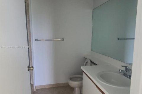 Condo in Deerfield Beach, Florida, 2 bedrooms  № 1811528 - photo 27