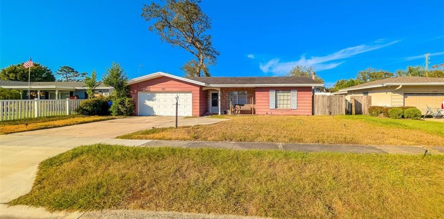 House in Clearwater, Florida 3 bedrooms, 154.4 sq.m. № 2134184