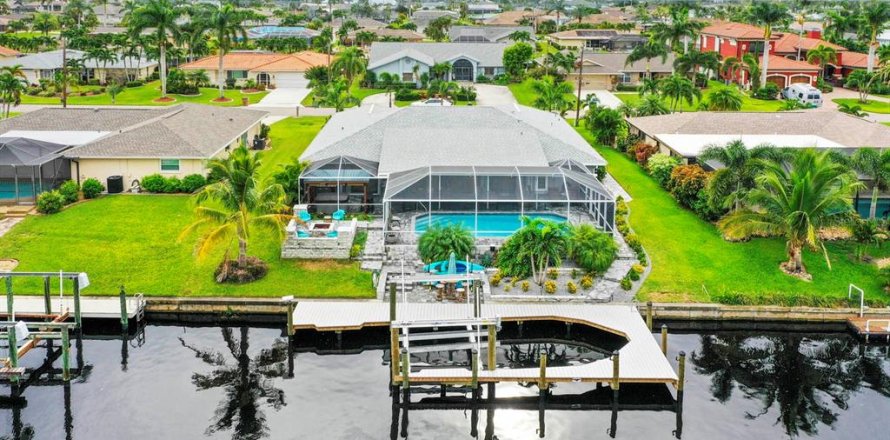 Villa ou maison à Cape Coral, Floride 4 chambres, 205.87 m2 № 709512