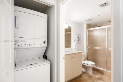 Купить кондоминиум в Майами, Флорида 2 спальни, 109.62м2, № 1940887 - фото 22