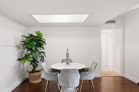 Купить кондоминиум в Майами, Флорида 2 спальни, 109.62м2, № 1940887 - фото 8