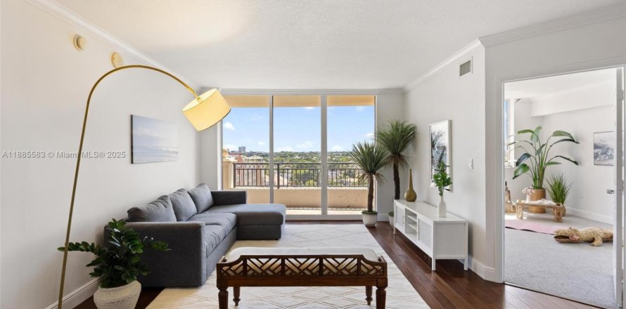 Кондоминиум с 2 спальнями в Майами, Флорида № 1940887