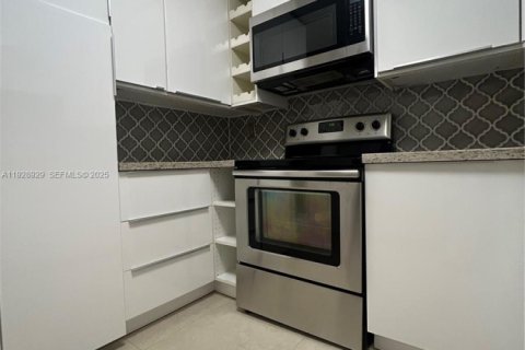 Купить кондоминиум в Майами, Флорида 2 спальни, 95.69м2, № 1992984 - фото 3