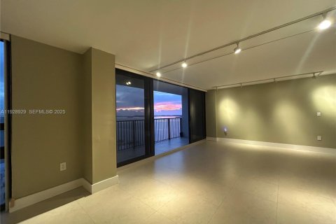 Купить кондоминиум в Майами, Флорида 2 спальни, 95.69м2, № 1992984 - фото 25