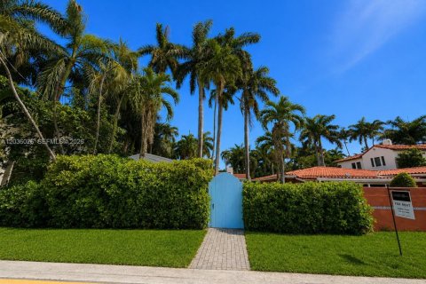 Casa en alquiler en Miami Beach, Florida, 3 dormitorios, 142.51 m2 № 2085403 - foto 2
