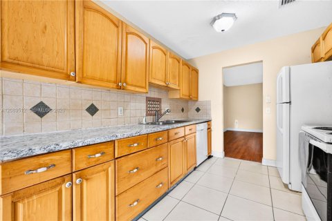 Touwnhouse à vendre à Sunrise, Floride: 3 chambres, 142.23 m2 № 2375895 - photo 9
