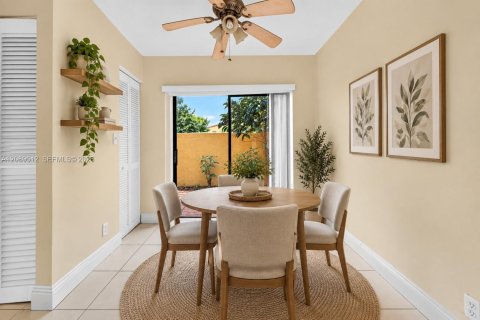 Touwnhouse à vendre à Sunrise, Floride: 3 chambres, 142.23 m2 № 2375895 - photo 8