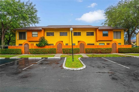 Touwnhouse à vendre à Sunrise, Floride: 3 chambres, 142.23 m2 № 2375895 - photo 4