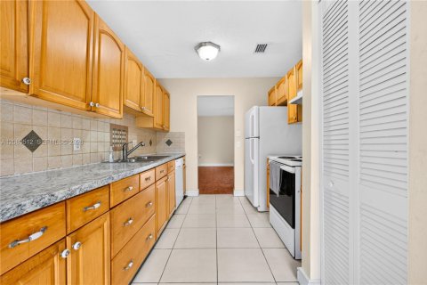 Touwnhouse à vendre à Sunrise, Floride: 3 chambres, 142.23 m2 № 2375895 - photo 11