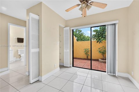 Touwnhouse à vendre à Sunrise, Floride: 3 chambres, 142.23 m2 № 2375895 - photo 13