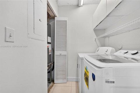 Touwnhouse à vendre à Sunrise, Floride: 3 chambres, 142.23 m2 № 2375895 - photo 16