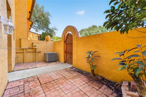 Touwnhouse à vendre à Sunrise, Floride: 3 chambres, 142.23 m2 № 2375895 - photo 5