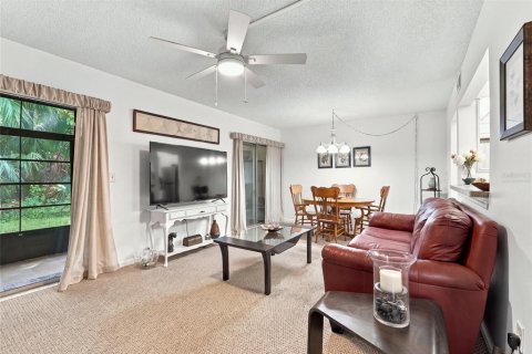 Condo in Deltona, Florida, 2 bedrooms  № 2386650 - photo 9