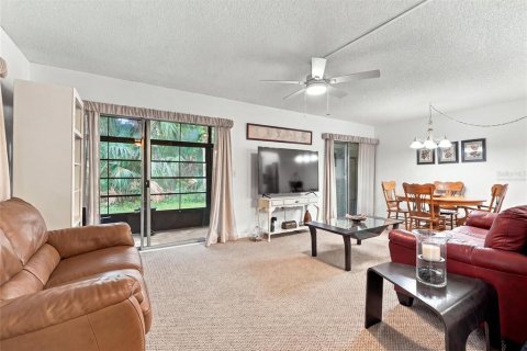 Condo in Deltona, Florida, 2 bedrooms  № 2386650 - photo 8