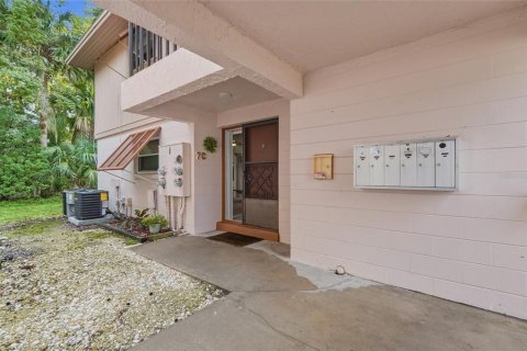 Condo in Deltona, Florida, 2 bedrooms  № 2386650 - photo 2