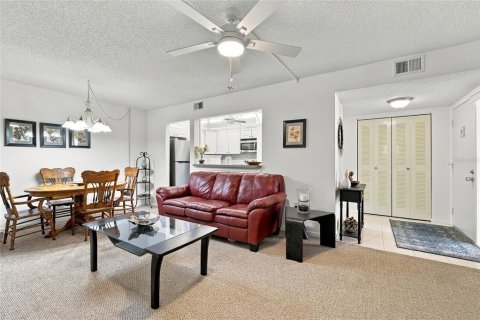 Condo in Deltona, Florida, 2 bedrooms  № 2386650 - photo 7