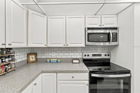 Condo in Deltona, Florida, 2 bedrooms  № 2386650 - photo 5