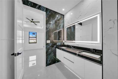 Casa en venta en Lehigh Acres, Florida, 3 dormitorios № 1969912 - foto 11