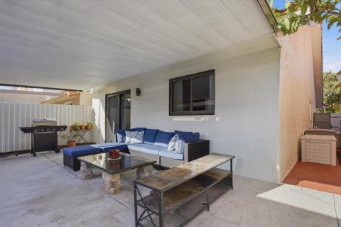 House in Hialeah, Florida 3 bedrooms, 118.36 sq.m. № 2190852 - photo 19