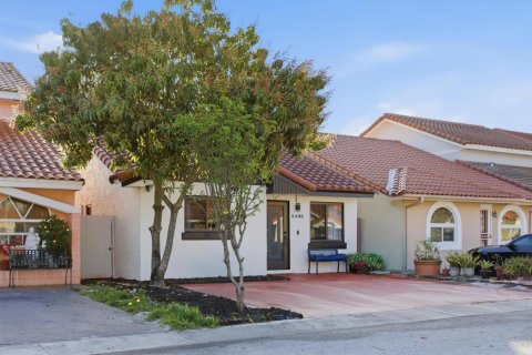House in Hialeah, Florida 3 bedrooms, 118.36 sq.m. № 2190852 - photo 3