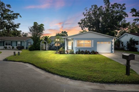 Casa en venta en Saint Petersburg, Florida, 3 dormitorios, 132.85 m2 № 1873021 - foto 1