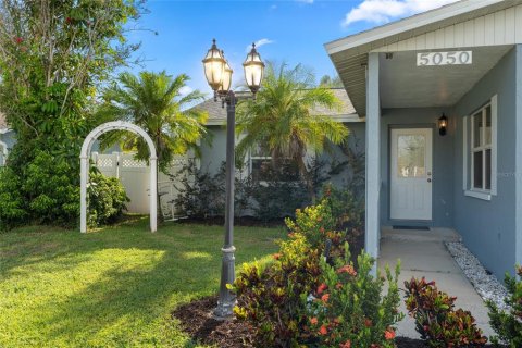 Casa en venta en Saint Petersburg, Florida, 3 dormitorios, 132.85 m2 № 1873021 - foto 2