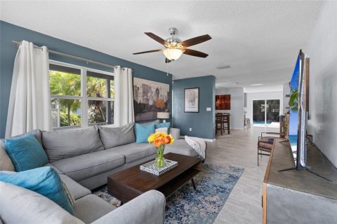 Casa en venta en Saint Petersburg, Florida, 3 dormitorios, 132.85 m2 № 1873021 - foto 6