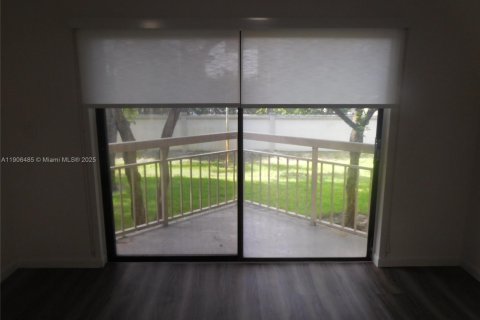 Copropriété à louer à Doral, Floride: 2 chambres, 96.25 m2 № 1966275 - photo 6