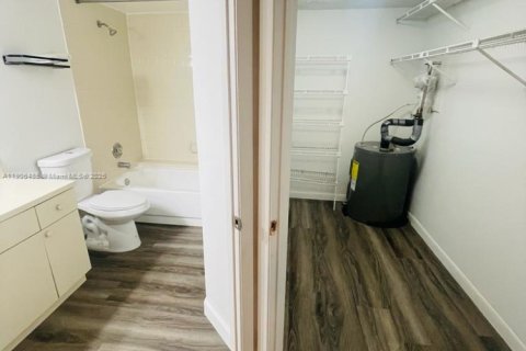 Copropriété à louer à Doral, Floride: 2 chambres, 96.25 m2 № 1966275 - photo 16