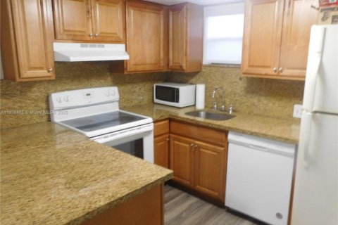 Copropriété à louer à Doral, Floride: 2 chambres, 96.25 m2 № 1966275 - photo 7