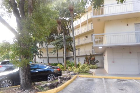 Copropriété à louer à Doral, Floride: 2 chambres, 96.25 m2 № 1966275 - photo 3