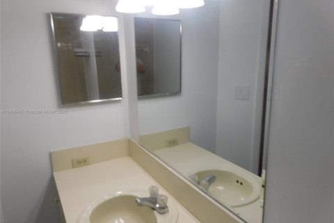 Copropriété à louer à Doral, Floride: 2 chambres, 96.25 m2 № 1966275 - photo 11