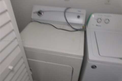 Copropriété à louer à Doral, Floride: 2 chambres, 96.25 m2 № 1966275 - photo 17