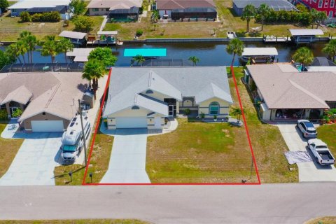 House in Port Charlotte, Florida 3 bedrooms, 230.12 sq.m. № 1767437 - photo 2