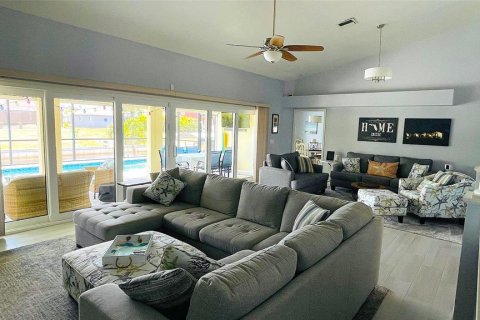 House in Port Charlotte, Florida 3 bedrooms, 230.12 sq.m. № 1767437 - photo 11