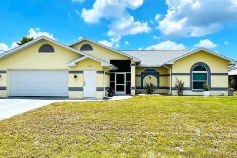 House in Port Charlotte, Florida 3 bedrooms, 230.12 sq.m. № 1767437 - photo 1