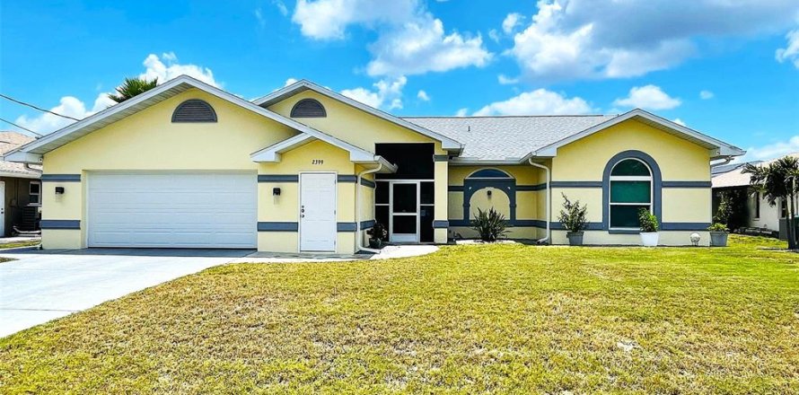House in Port Charlotte, Florida 3 bedrooms, 230.12 sq.m. № 1767437