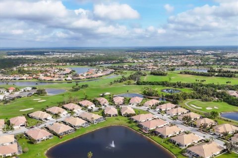 House in North Port, Florida 2 bedrooms, 142.23 sq.m. № 1565848 - photo 3