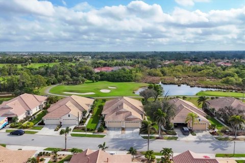 House in North Port, Florida 2 bedrooms, 142.23 sq.m. № 1565848 - photo 4