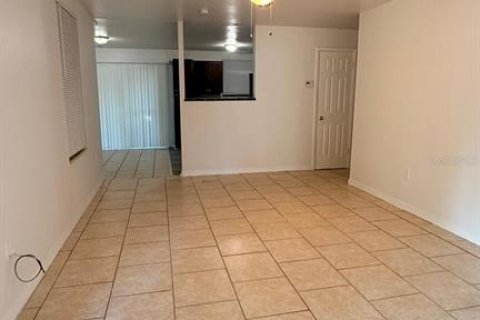 Villa ou maison à louer à Leesburg, Floride: 3 chambres, 101.08 m2 № 2101040 - photo 2