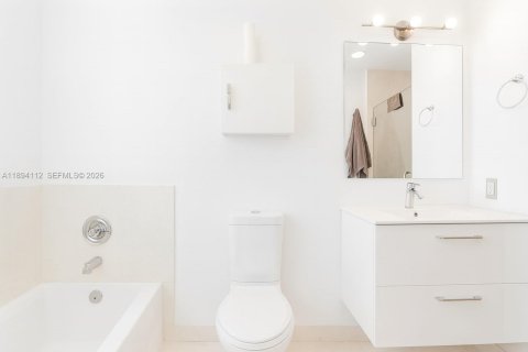 Купить кондоминиум в Майами, Флорида 2 спальни, 115.2м2, № 2024347 - фото 8