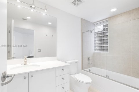 Купить кондоминиум в Майами, Флорида 2 спальни, 115.2м2, № 2024347 - фото 6