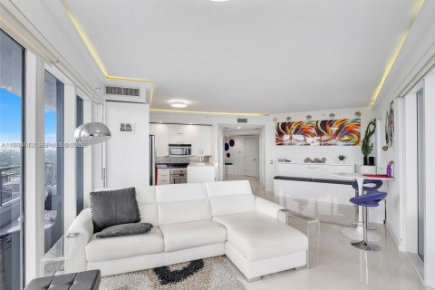 Купить кондоминиум в Майами, Флорида 2 спальни, 115.2м2, № 2024347 - фото 2