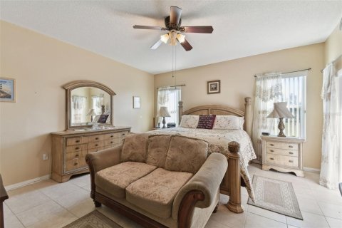 House in Kissimmee, Florida 5 bedrooms, 269.23 sq.m. № 1519549 - photo 8