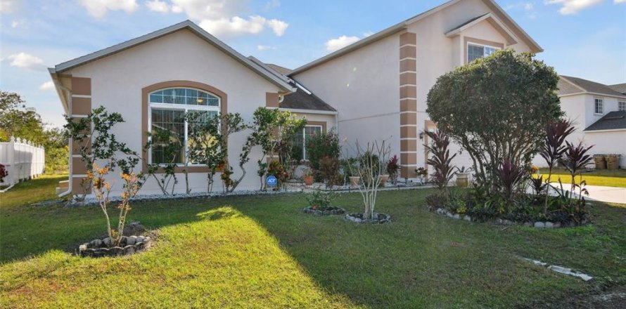 House in Kissimmee, Florida 5 bedrooms, 269.23 sq.m. № 1519549